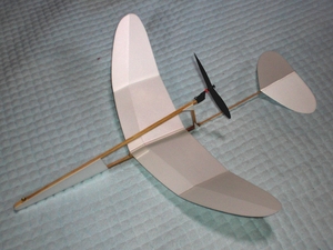 カラス型飛行機（塗装前）